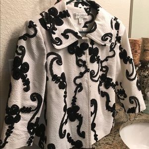 OOH LA LA - gorgeous detailed feminine blazer